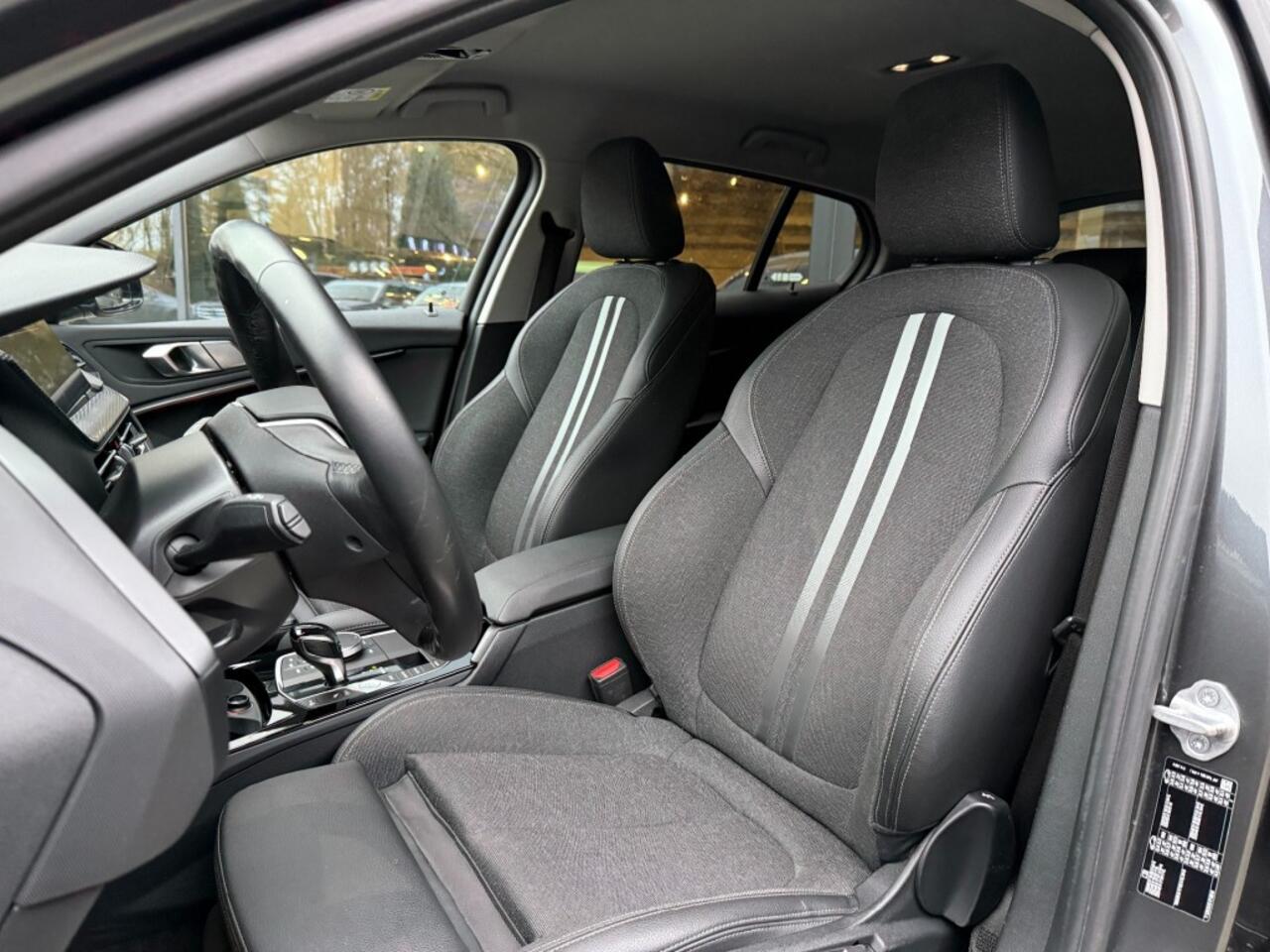 BMW 1-SERIE 118I Sportline,LED,Clima,Navi/Carplay,Digi Display,Dealer OH,