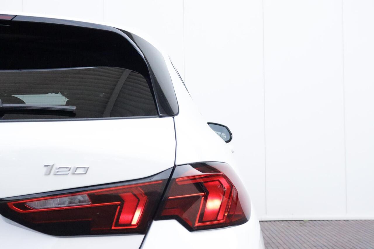 BMW 1-SERIE 120 M Sport Design Edition Stuurrwielverwarming/ Comfort Access/ Achteruitrijcamera/ panoramadak/ Sportstoelen/ Stoelverwarming/ Harman-Kardon