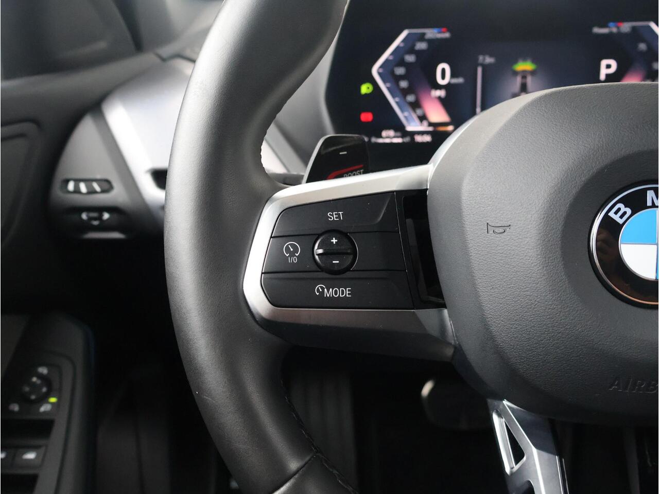 BMW 1-SERIE 120 M Sport /Camera/ Stoelverwarming/ Parkeersensoren voor én achter | 18" LM Y-Spaak | M Adaptief onderstel