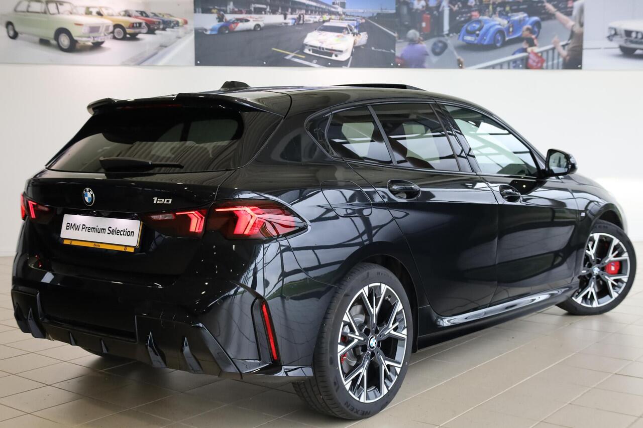BMW 1-SERIE 120 | M Sportpakket Pro | Premium Pack | Panorama Dak | Trekhaak