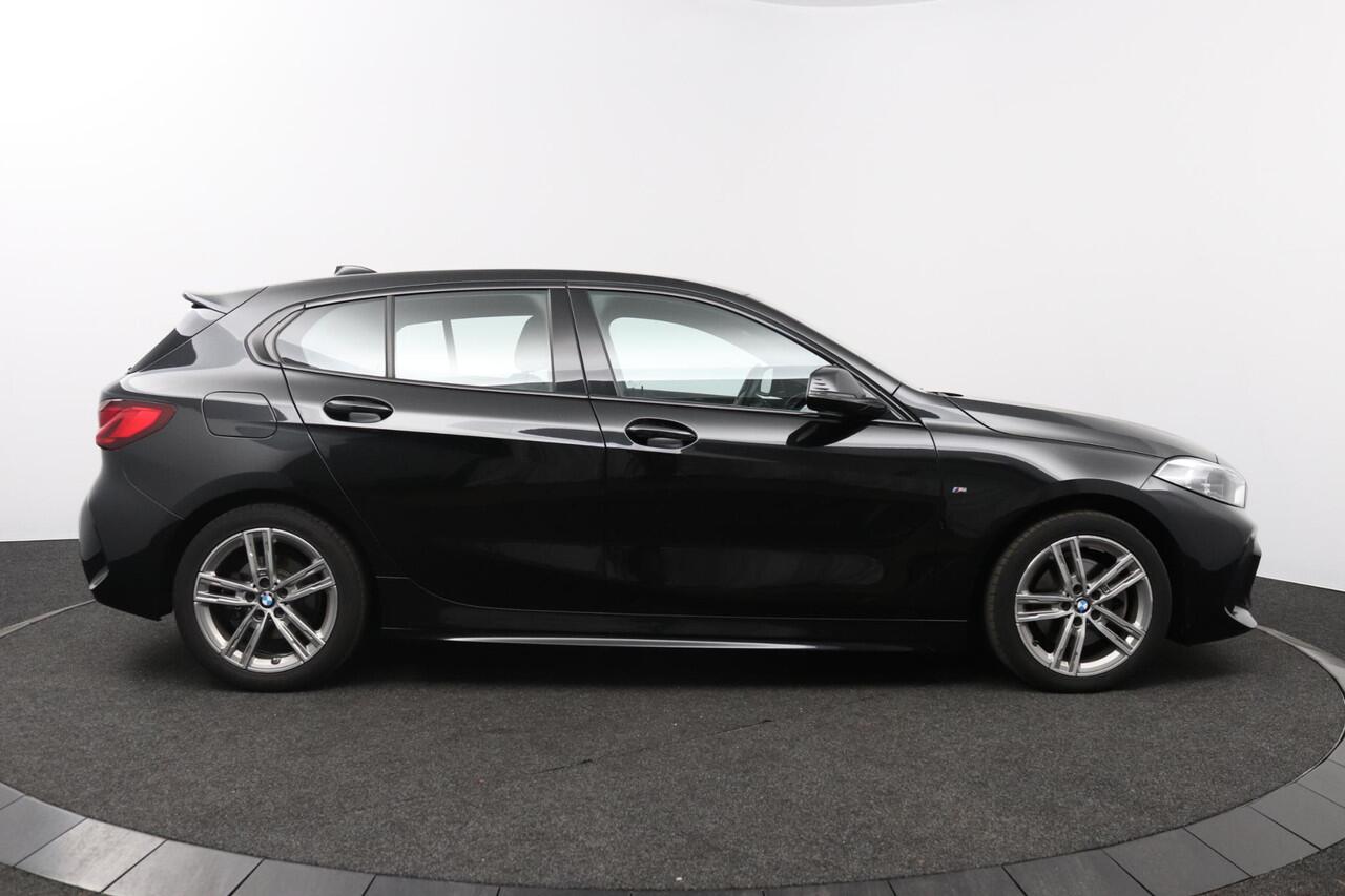 BMW 1-SERIE 118i M-sport | Sfeerverlichting | Sportstoelen | Sportline