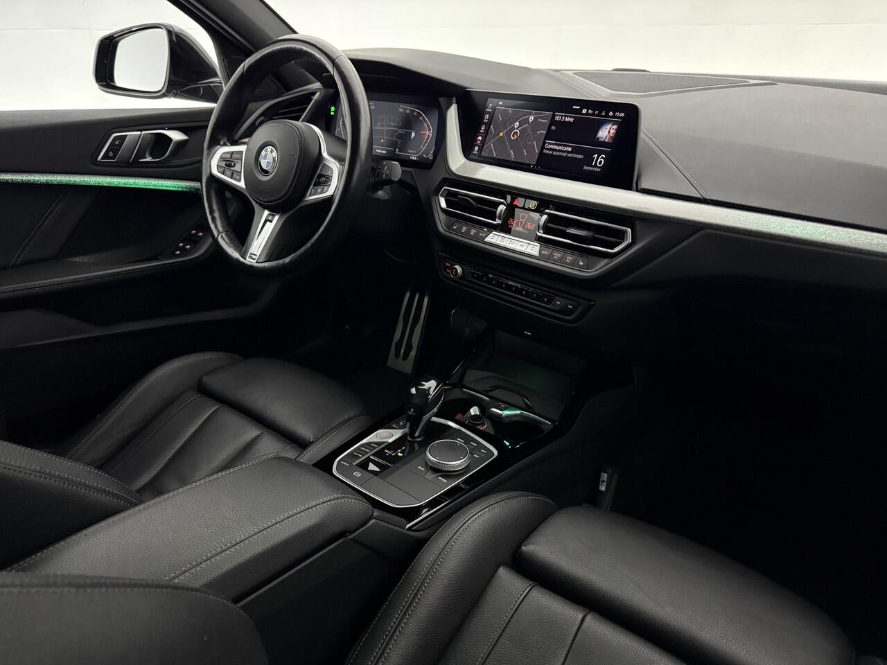 BMW 1-SERIE 118i M-Sport | Virtual | Camera | LED | Carplay | Stoel/Stuurverw. | Kuipstoelen | NAP