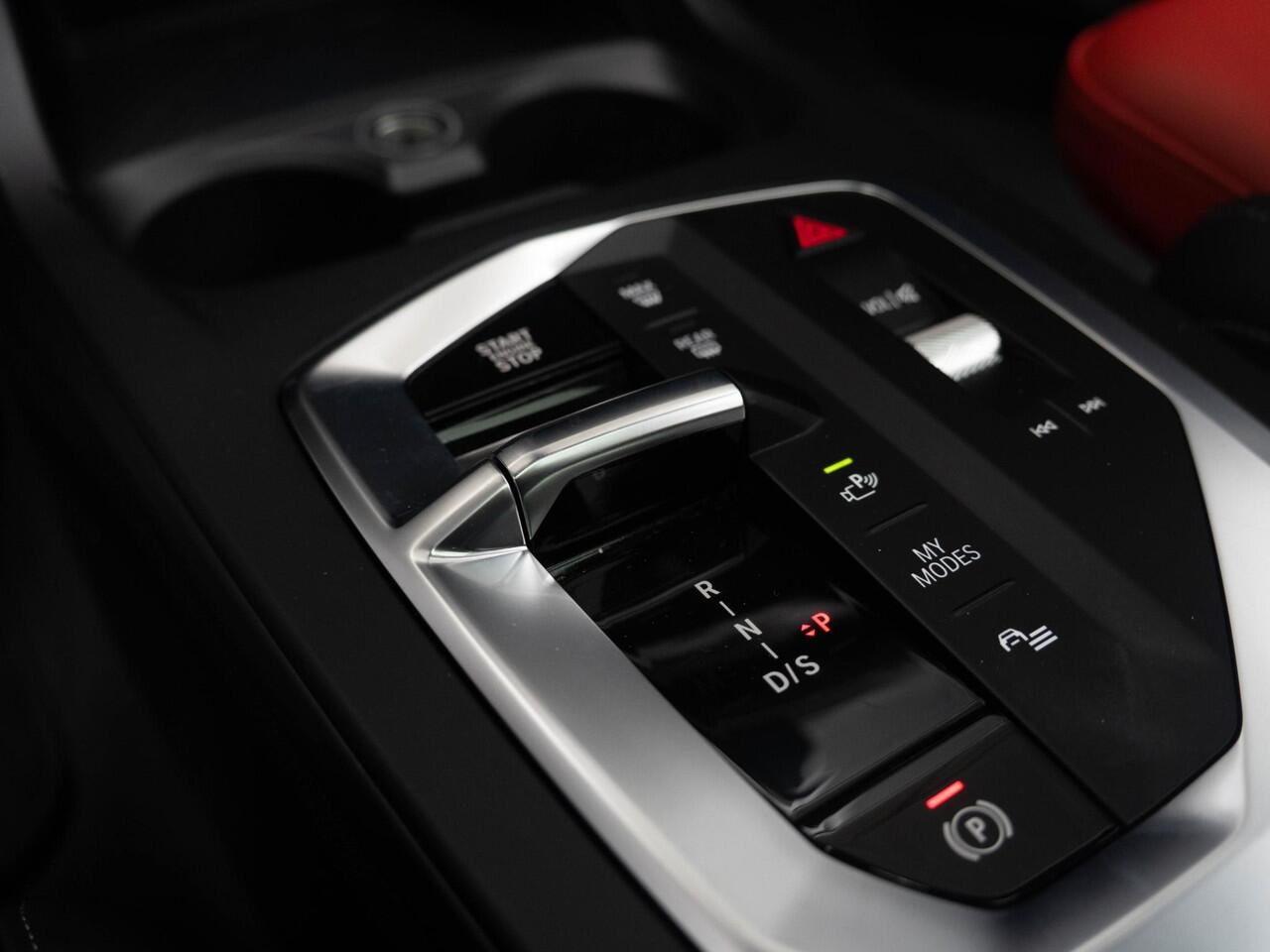 BMW 1-SERIE 120 | M Sportpakket Pro | Innovation Pack | Verwarmd Stuurwiel | Comfort Access | Panoramadak | Head-Up Display | 18''