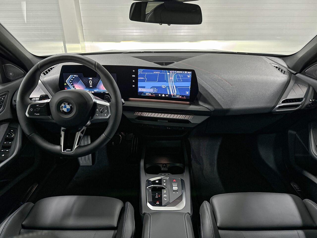 BMW 1-SERIE 120 | M-Sport | Premium Pack | Driving Assistant | Harman/Kardon | Panoramadak | Comfort Access | Selections