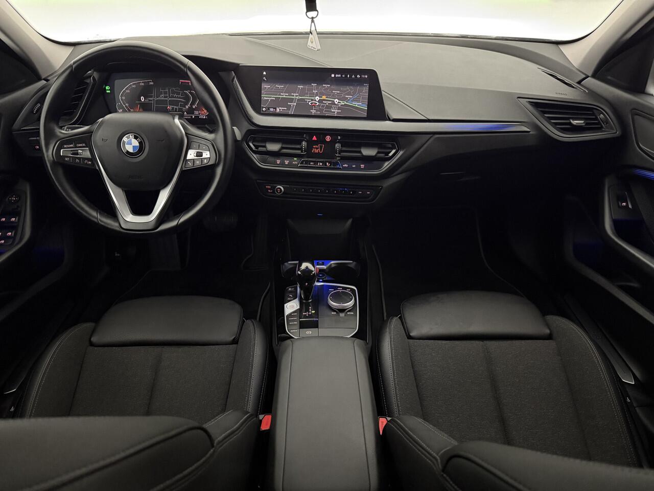 BMW 1-SERIE 118i | Camera | Sfeer | Virtual | Carplay | Cruise | Parkeersens. | NAP