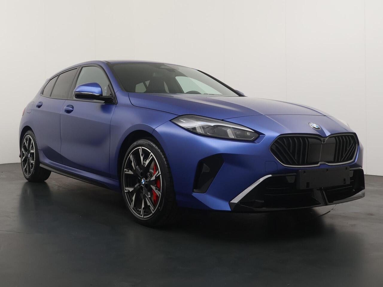 BMW 1-SERIE 120 | Individual Lak | M Sportpakket Pro | Harman Kardon | Panoramadak | Innovation Pack