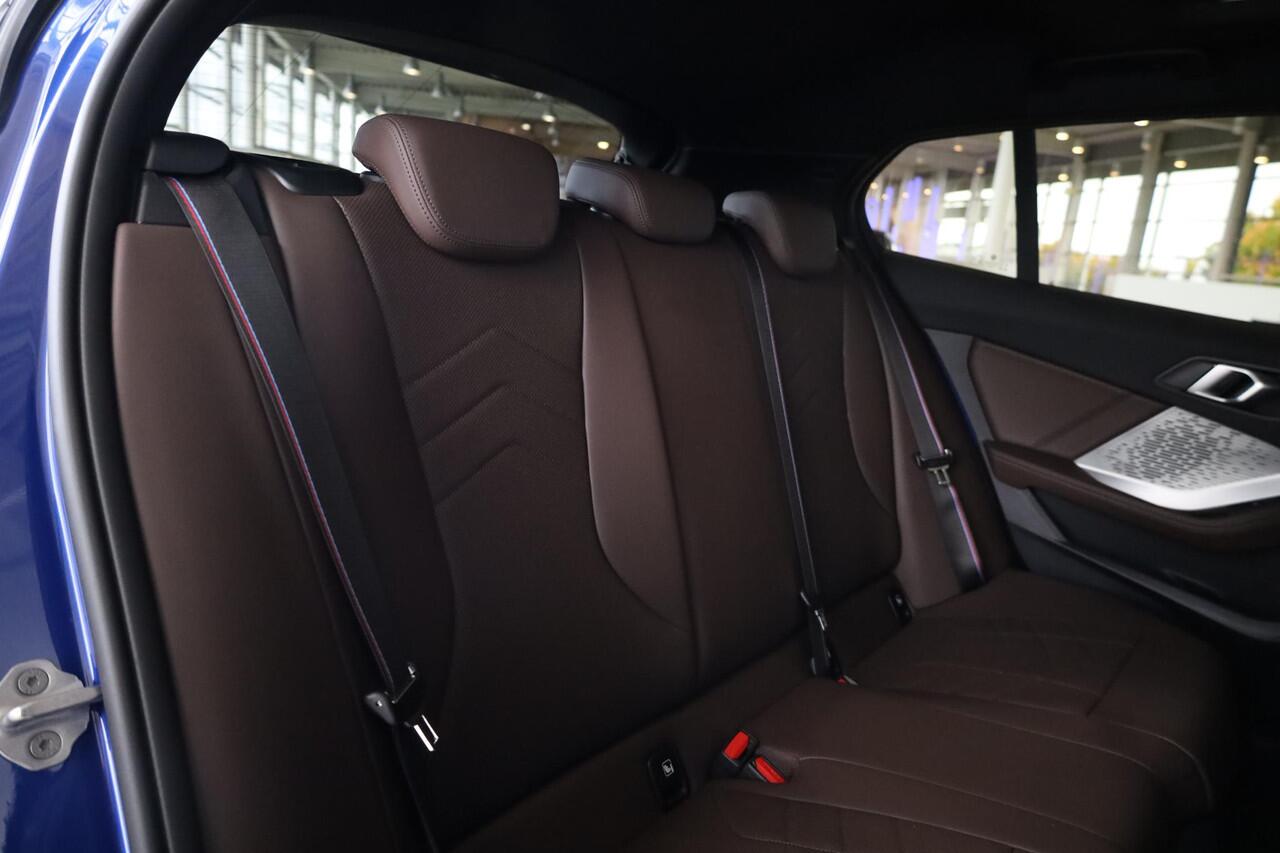 BMW 1-SERIE 120 | M Sportpakket Pro | Premium Pack | Panorama Dak | Trekhaak