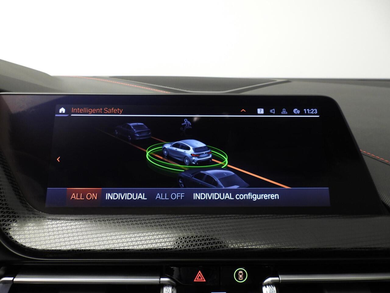 BMW 1-SERIE 5-deurs 128ti | M-Sportpakket | LED | Leder | HUD | Schuifdak | Elektr. zetels | Keyles go | DAB | Hifi speakers | Alu 18 inch