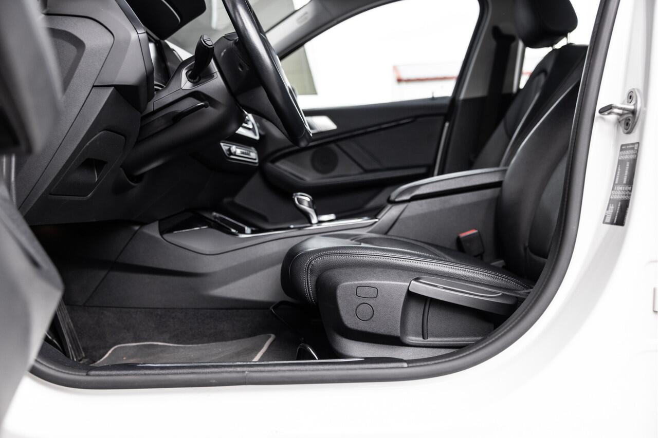 BMW 1-SERIE 118i High Executive Edition | Pano | Camera