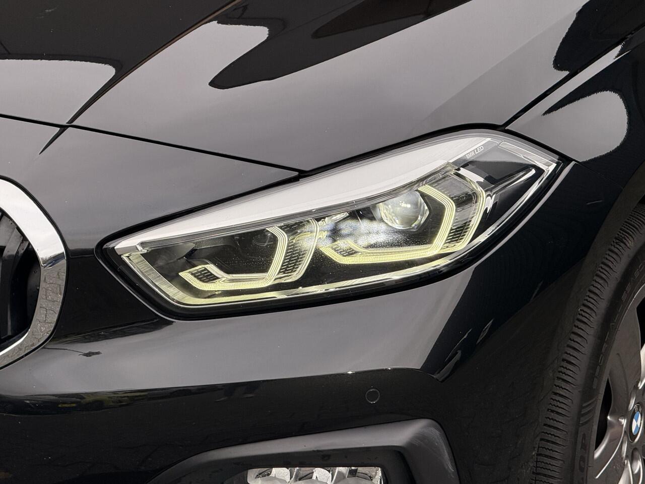 BMW 1-SERIE 118i Business Edition Navi / Caryplay / Clima / Lm Velgen