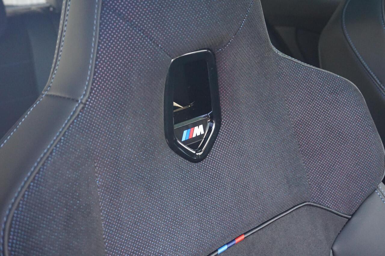 BMW 1-SERIE 123 xDrive M Sport Pro | Panoramadak / Head-up / Harman Kardon / Elektrische Stoelen met geheugen / Rondomzicht camera / Cruise control adaptief