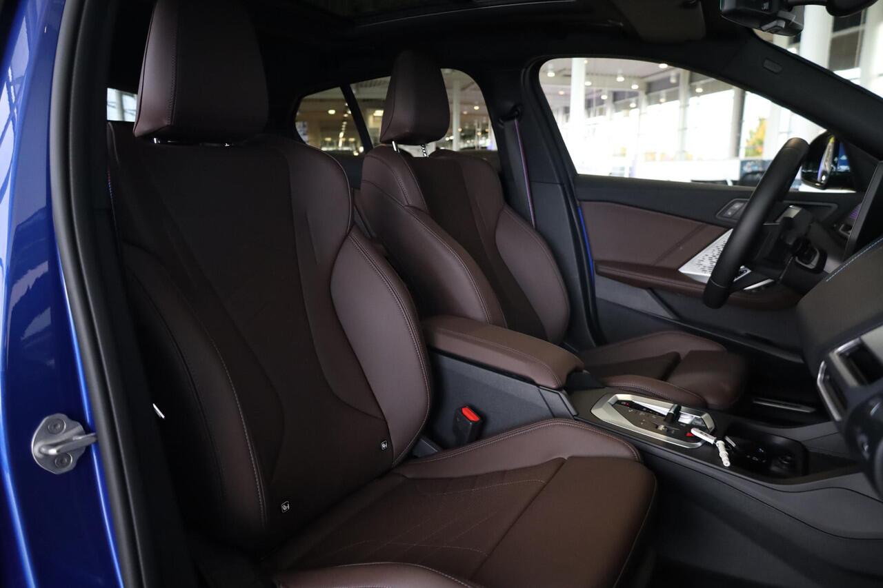 BMW 1-SERIE 120 | M Sportpakket Pro | Premium Pack | Panorama Dak | Trekhaak