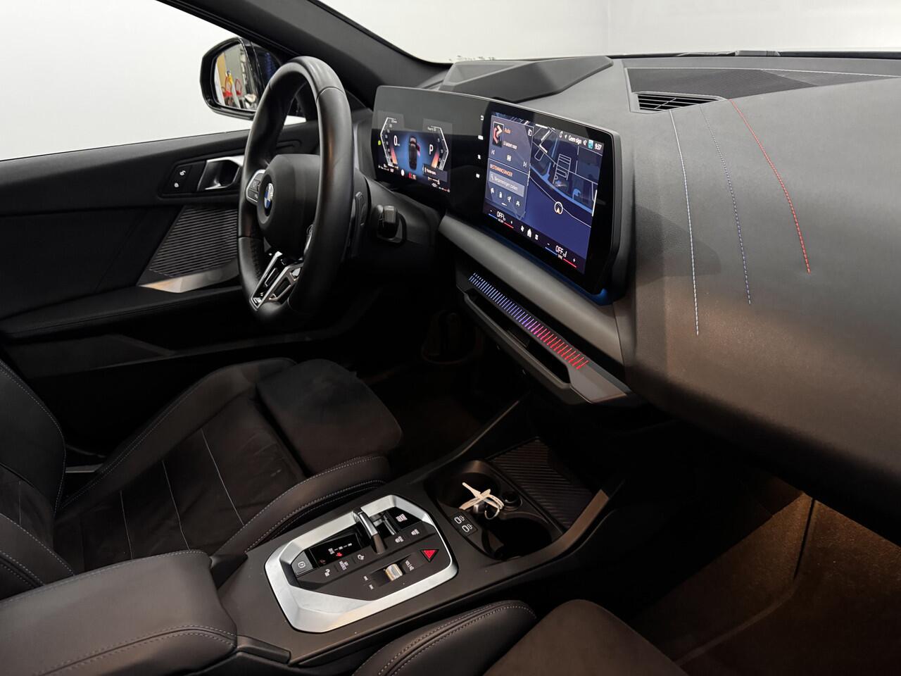 BMW 1-SERIE 120 M Sport Half leder, 360 Camera, Navi, Keyless start, Head-up display, Cruise control adaptief, 3 jaar garantie