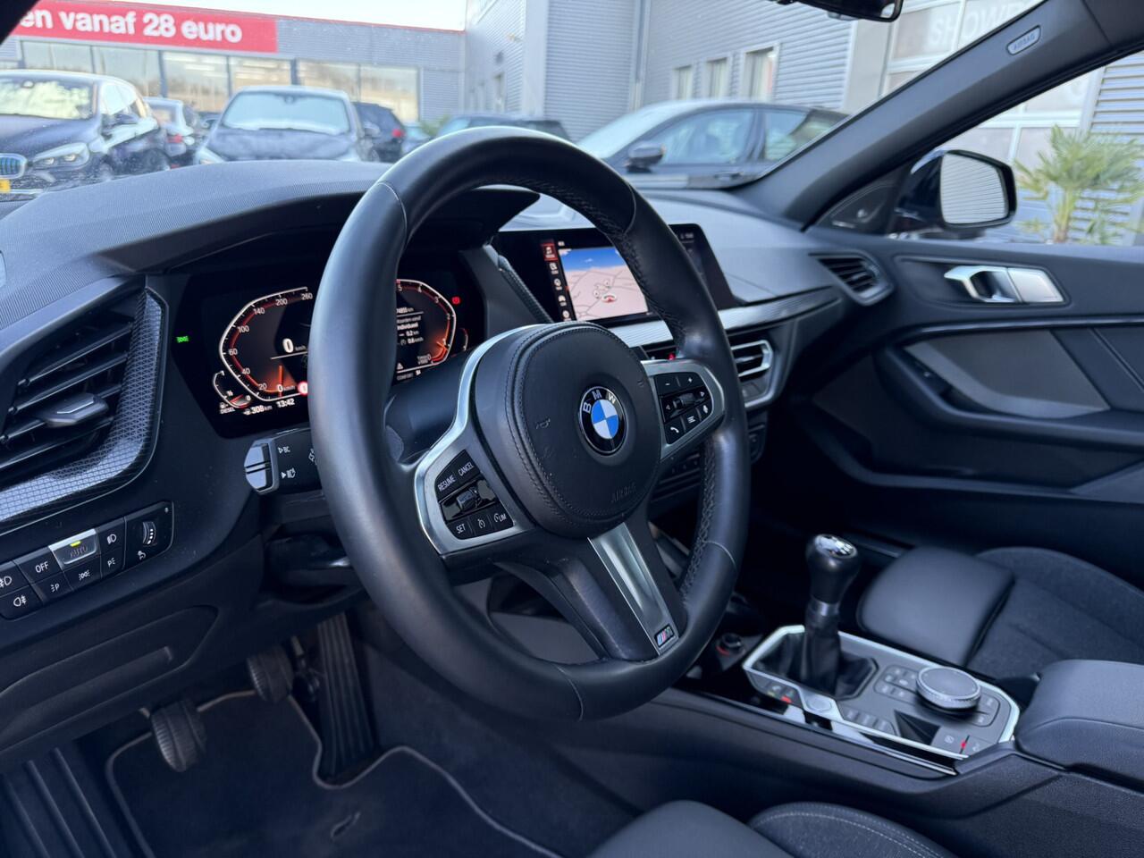 BMW 1-SERIE 118d Executive Edition Sportline LED Panoramadak Carplay Harman-Kardon