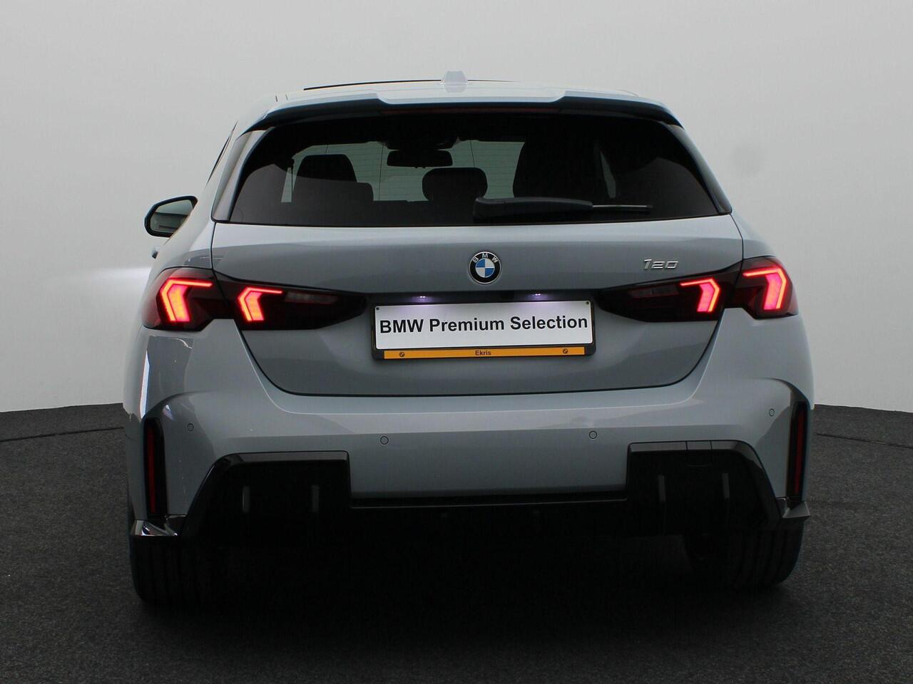 BMW 1-SERIE 120 M Sportpakket Pro | Premium Pack | Stuurwielrand Verwarmd | M Adaptief onderstel | Panoramadak | Driving Assistant | Harman Kardon | 19'' | Ekris Selection