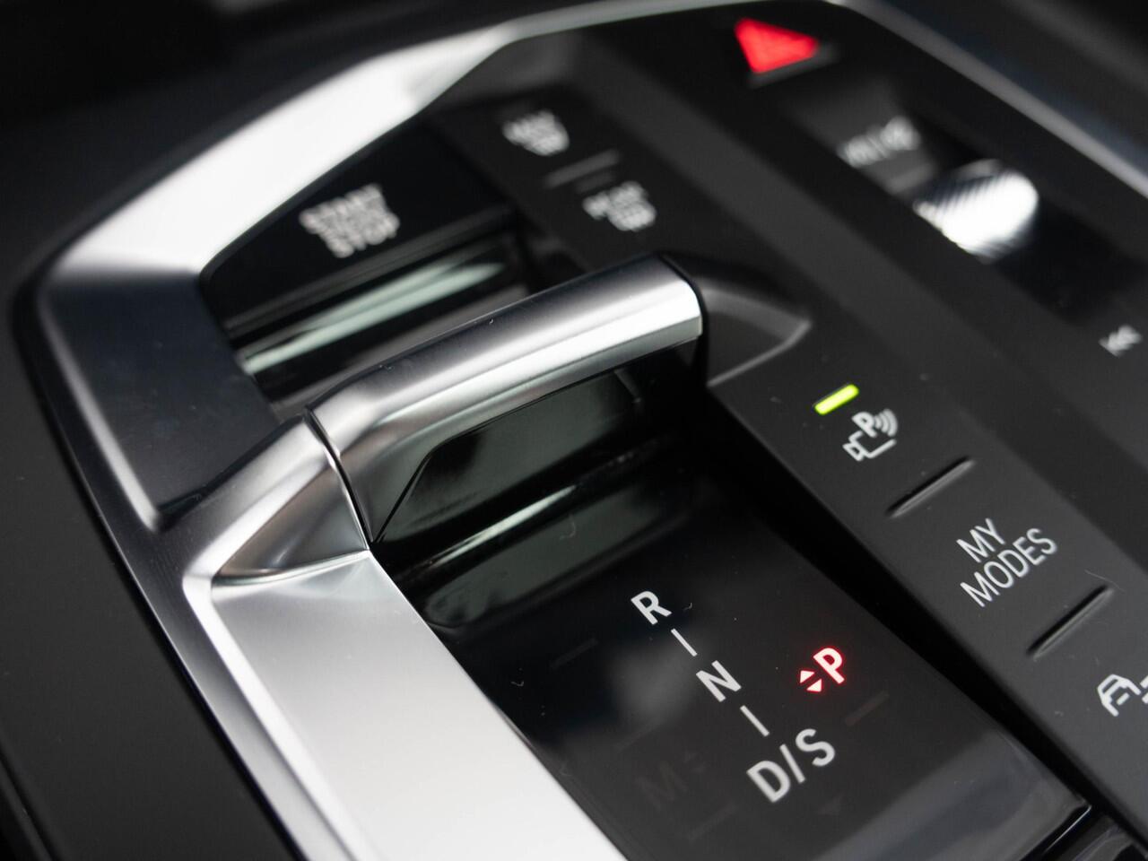 BMW 1-SERIE 120 | M Sportpakket Pro | Premium Pack | Verwarmd Stuurwiel | Comfort Access | Achteruitrijcamera | Panoramadak | Isofix | Stoelverwarming | Harman-Kardon | Parking Assistant | 19'' | Ekris Selection