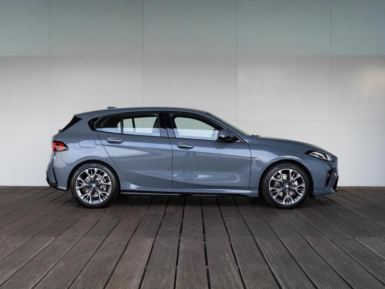 BMW 1-SERIE 120 | M Sportpakket | Driving Assistant | Achteruitrijcamera | Stoelverwarming | PDC | 18''