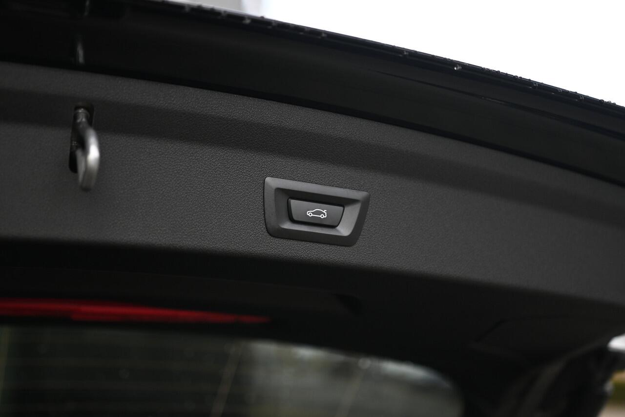 BMW 1-SERIE 120 M Sport Automaat / Sportstoelen / M Adaptief onderstel / Parking Assistant / Harman-Kardon / Stuurverwarming