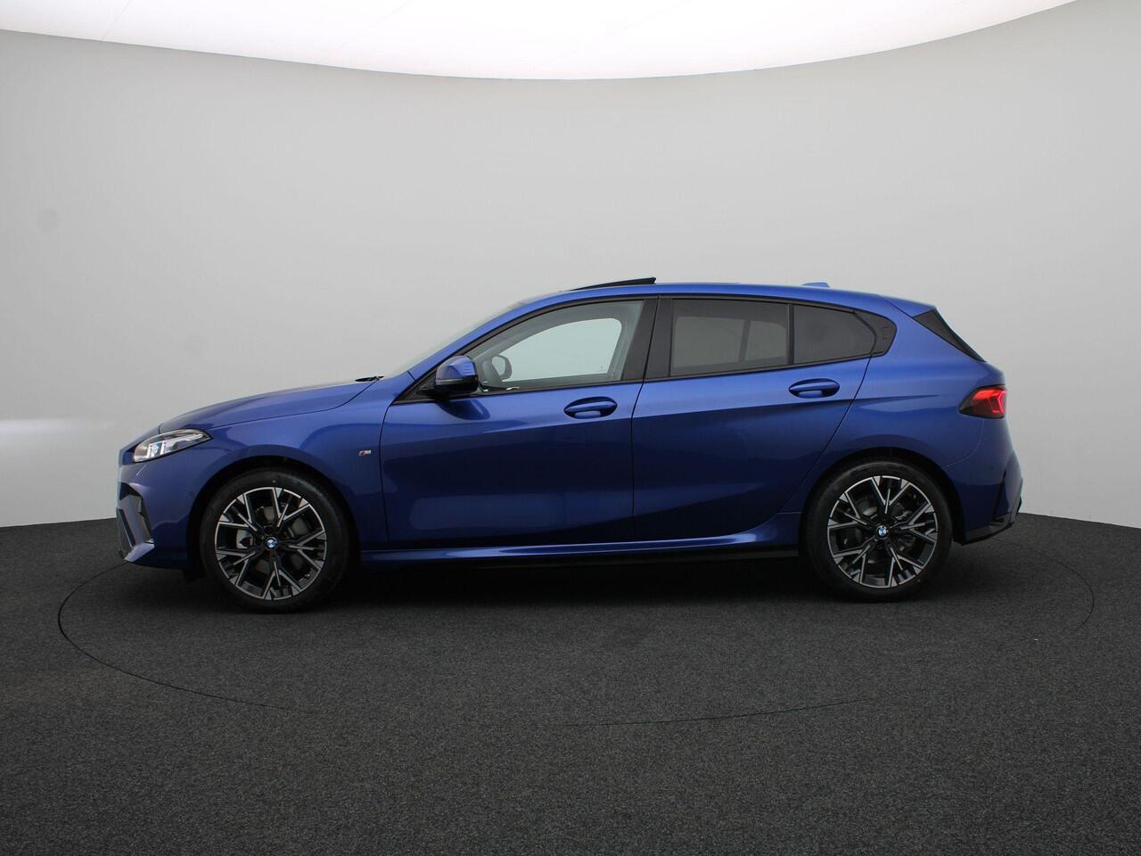 BMW 1-SERIE 120 M Sportpakket | Premium Pack | Stuurwielrand Verwarmd | Comfort Access | Panoramadak | Driving Assistant | Parking Assistant | Harman Kardon | 18'' |Ekris Selection