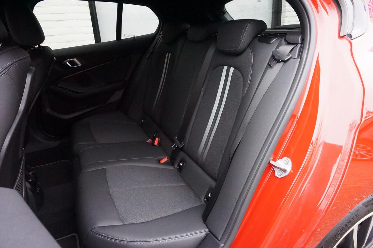 BMW 1-SERIE 118i SPORTLINE | Apple Carplay | Half Leder | Live Cockpit