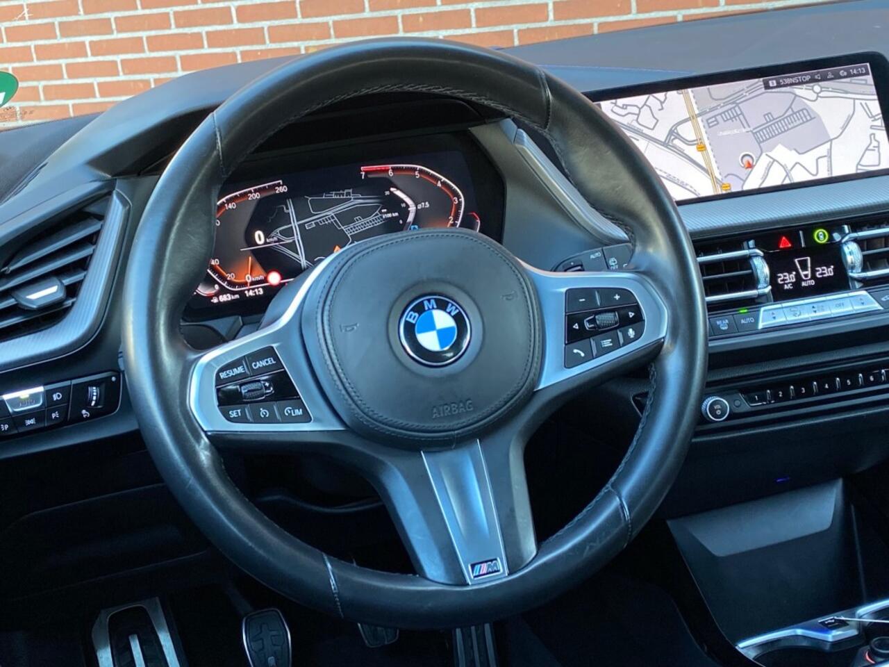 BMW 1-SERIE 118I EXECUTIVE EDITION M-SPORTPAKKET NAVI CRUISE CARPLAY CAMERA HALF LEDER