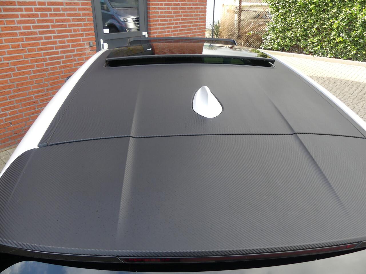 BMW 1-SERIE 118i High Executive / M-Sport / Panodak / Sfeer