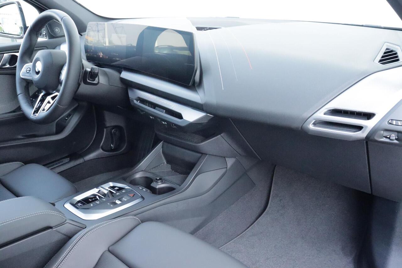 BMW 1-SERIE 120 M Sport Design Edition Stuurrwielverwarming/ Comfort Access/ Achteruitrijcamera/ panoramadak/ Sportstoelen/ Stoelverwarming/ Harman-Kardon