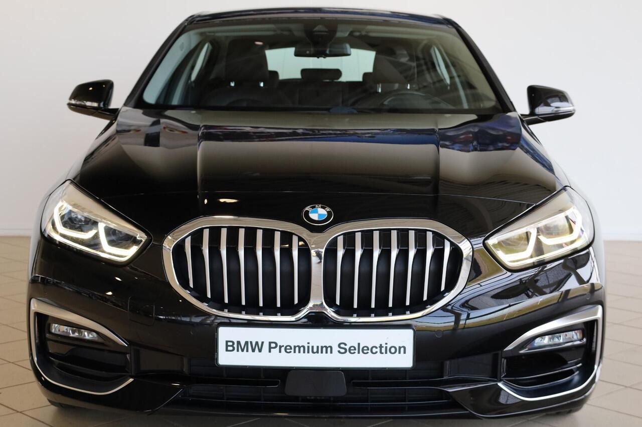 BMW 1-SERIE 118i | Comfort Access | Sportstoelen | Voorstoelen Verwarmd | Stuurverwarming | Driving Assistant | Head-Up Display