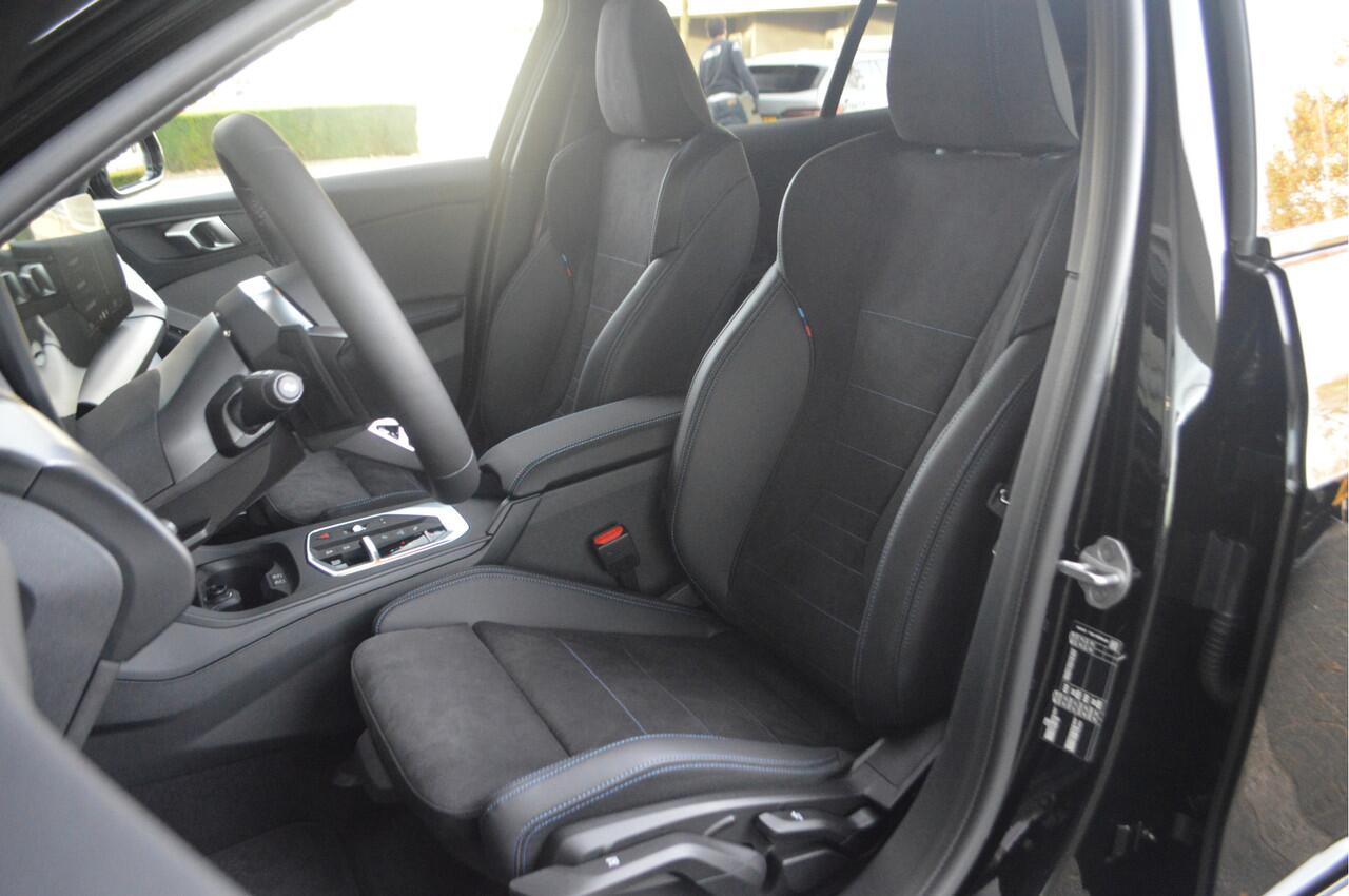 BMW 1-SERIE 120 M Sport Automaat / Sportstoelen / Achteruitrijcamera / M Adaptief onderstel / Comfort Access / Adaptieve LED / Harman-Kardon