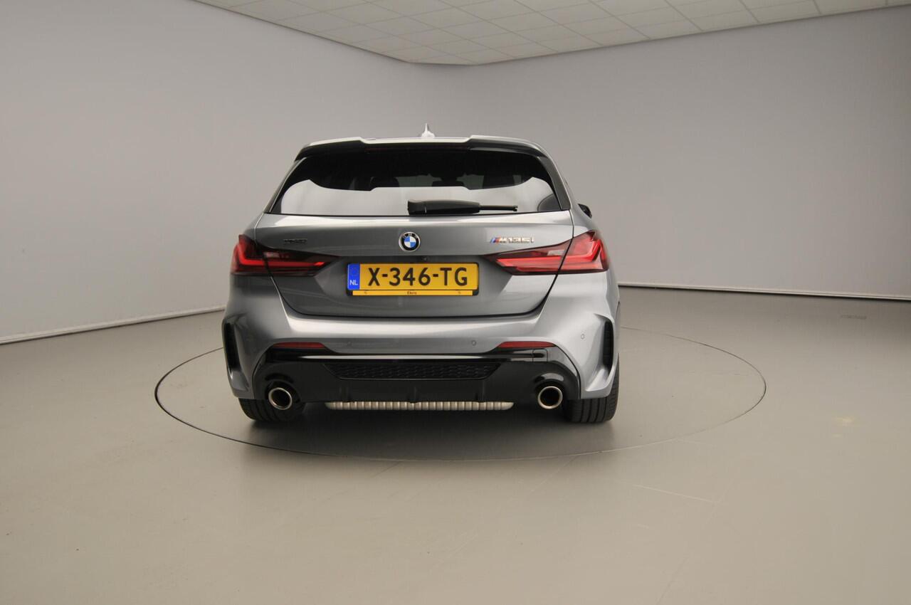 BMW 1-SERIE 5-deurs M135i xDrive | M-Sportpakket | LED | Leder | HUD | Schuifdak | Elektr. zetels | DAB | Harman-kardon sound | Alu 18 inch