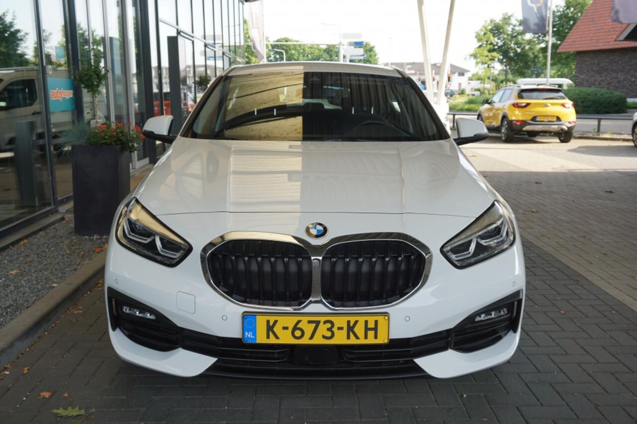 BMW 1-SERIE 118i Executive Edition Automaat | Navi | Cruise | Apple Carplay