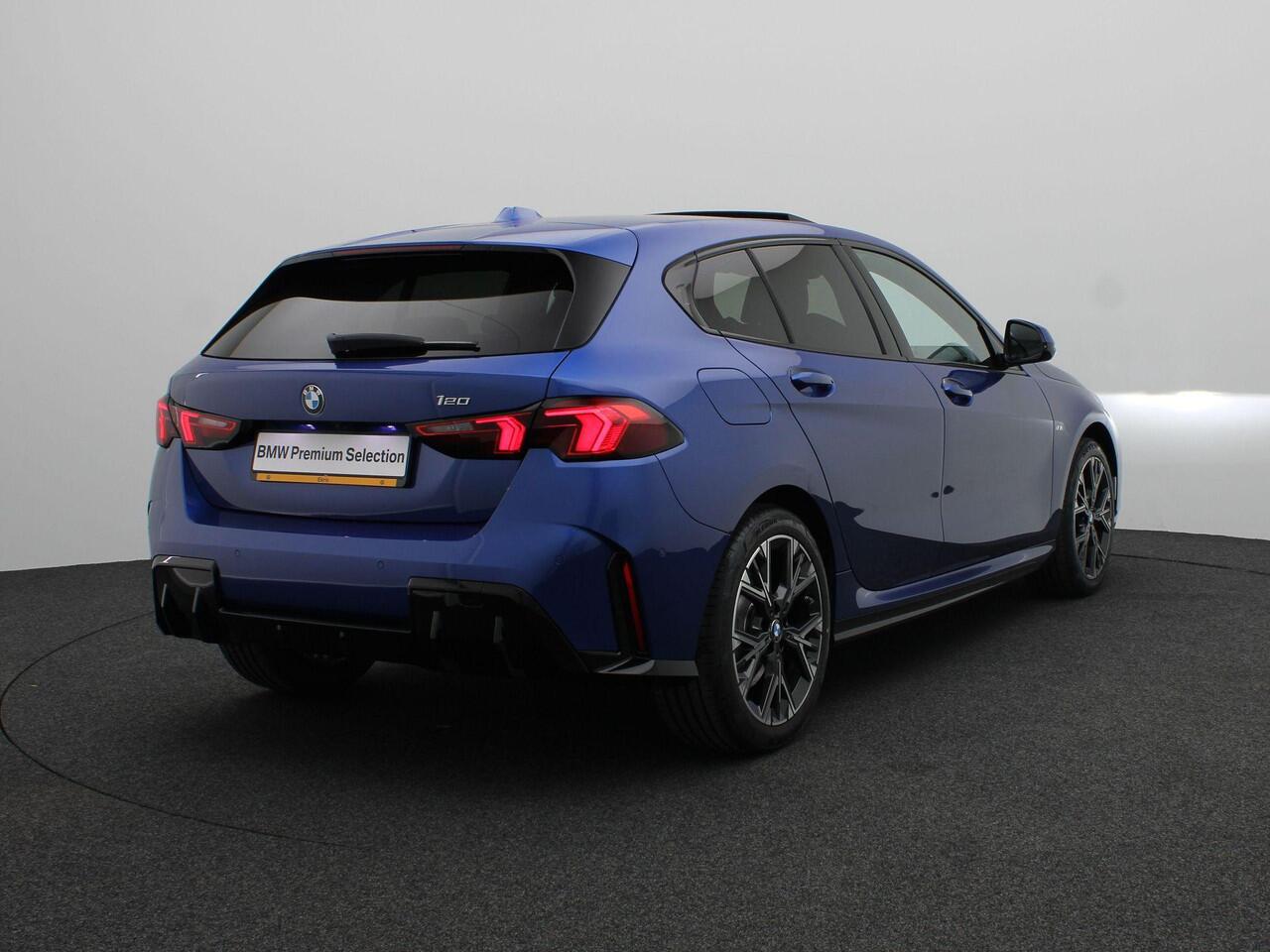 BMW 1-SERIE 120 M Sportpakket | Premium Pack | Stuurwielrand Verwarmd | Comfort Access | Panoramadak | Driving Assistant | Parking Assistant | Harman Kardon | 18'' |Ekris Selection