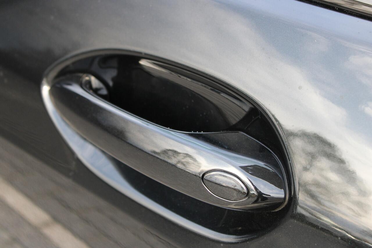 BMW 1-SERIE 120 M Sport Automaat / Sportstoelen / Achteruitrijcamera / M Adaptief onderstel / Comfort Access / Adaptieve LED / Stoelverwarming