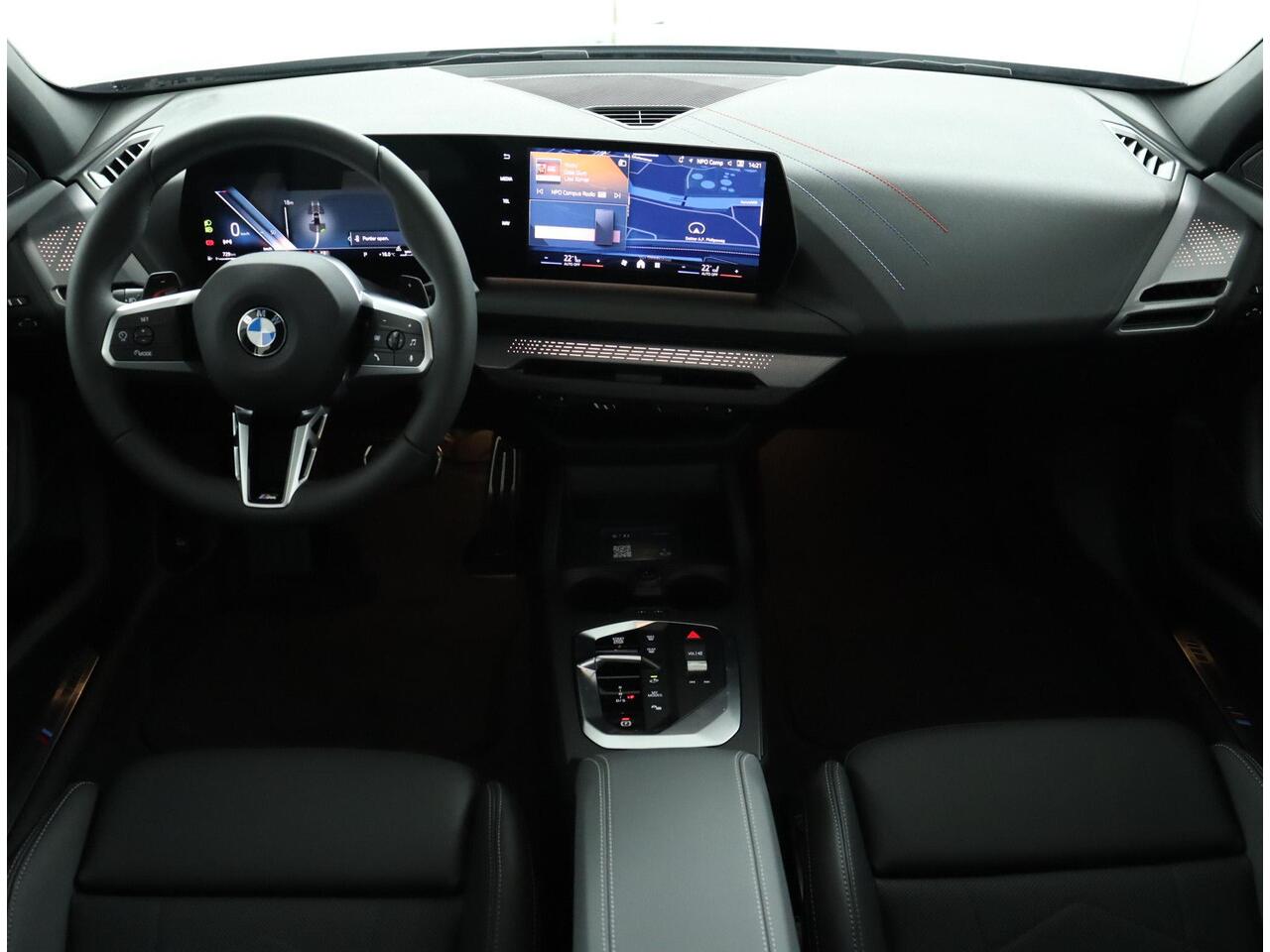 BMW 1-SERIE 120 M Sportpakket Pro | Comfort Access | Panoramadak | Harman-Kardon | M Adaptief onderstel | Adaptieve LED koplampen