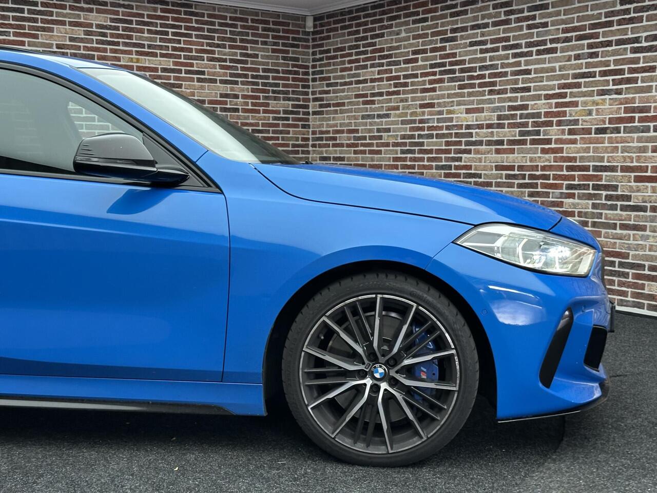 BMW 1-SERIE M135i xDrive M-pakket | Dak| CarPlay| H/K| Memory| Head-up|