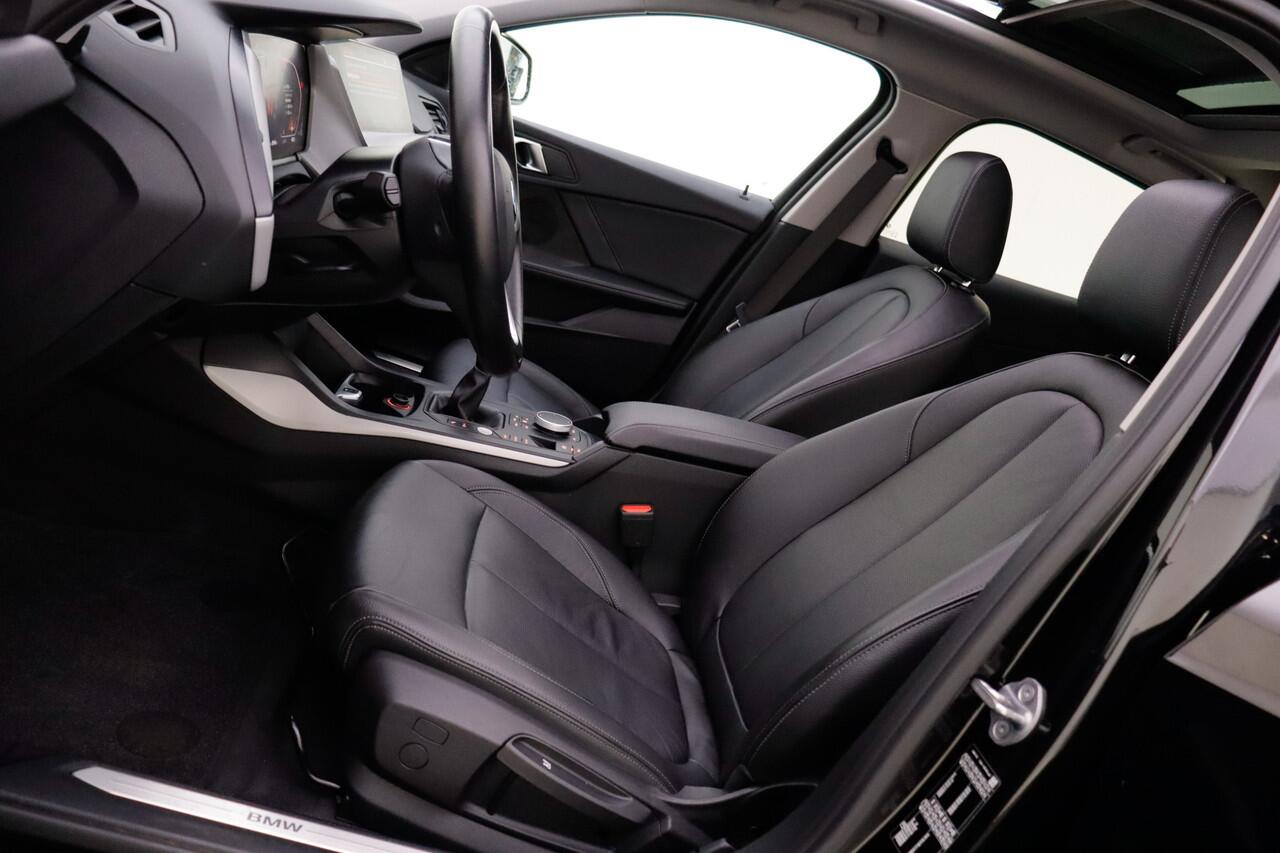 BMW 1-SERIE 118i Executive Edition PANO | FULL LED | LEDER | CARPLAY | NAVI | DAB+ | PDC V+A | LMV 17''