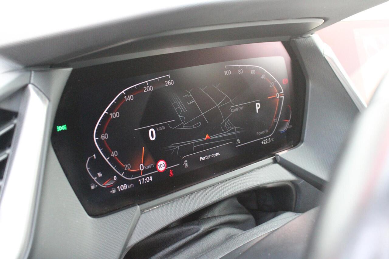 BMW 1-SERIE 118i 136PK M-SPORT EDITION | PANORAMISCH SCHUIF/KANTEL DAK | SFEER VERLICHTING | SHADOW LINE PAKKET | LEDEREN BEKLEDING "DAKOTA GEPERFOREERD" | VERWARMBARE VOORSTOELEN | LEDEREN M-SPORT STUUR | NAVIGATIE | ACHTERUITRIJCAMERA | PARKEERSENSOREN VOOR EN ACH