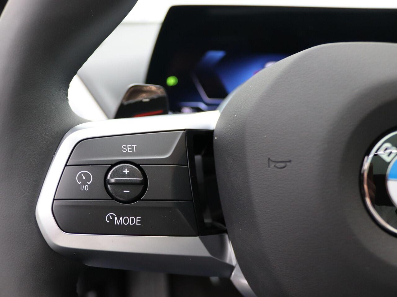 BMW 1-SERIE 120 M Sportpakket Pro | Premium Pack | Stuurwielrand Verwarmd | M Adaptief onderstel | Panoramadak | Driving Assistant | Harman Kardon | 19'' | Ekris Selection