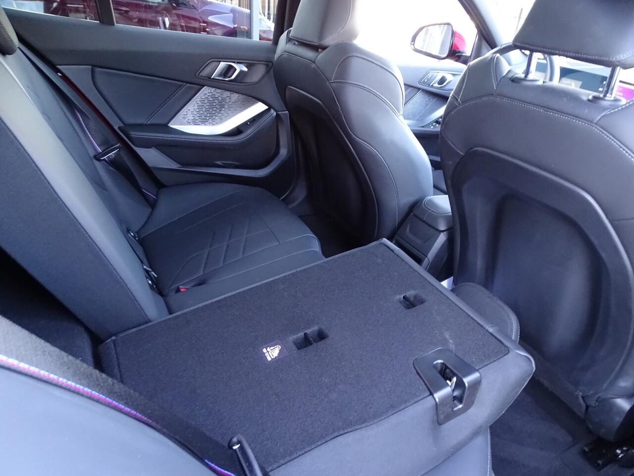 BMW 1-SERIE 120 M Sport Pro. Pano.Dak Innovation-Pack Driv.ass. Cockpit Pro Ada.Led Head-Up Park.Plus 18''LM Velgen