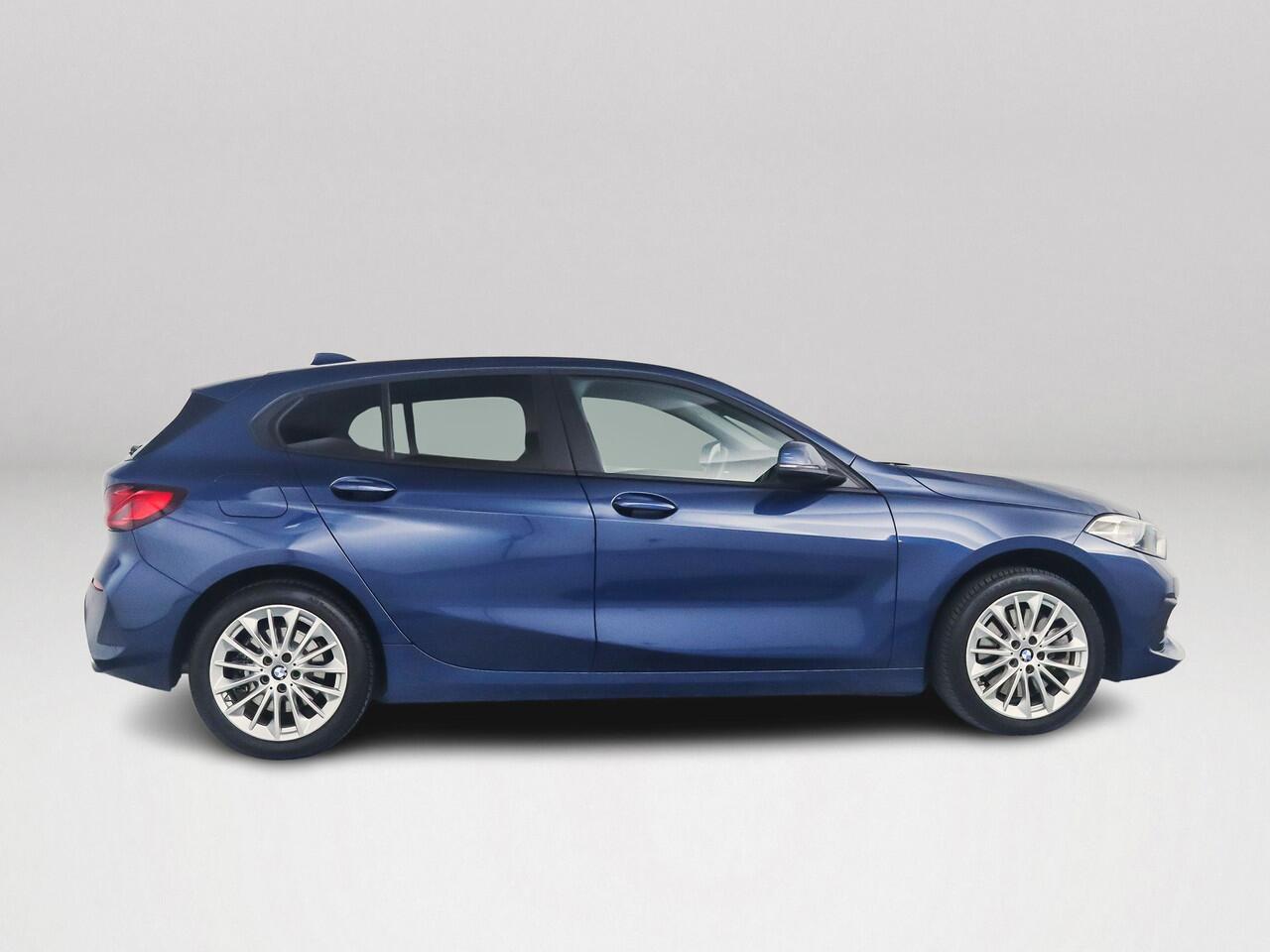BMW 1-SERIE 120i Business Edition | Parkeercamera | Stoelverwarming