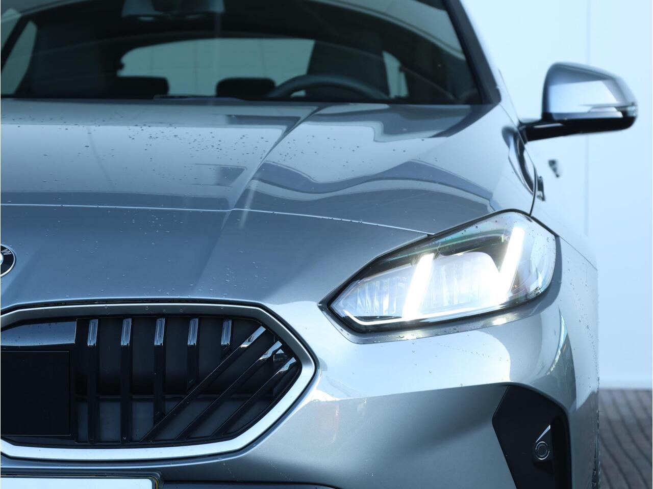 BMW 1-SERIE 120 M Sport Design Edition M Sportpakket/ Stuurwielrand verwarmd/ Achteruitrijcamera/ Getint Glas/ Sportstoelen/ Driving Assistant