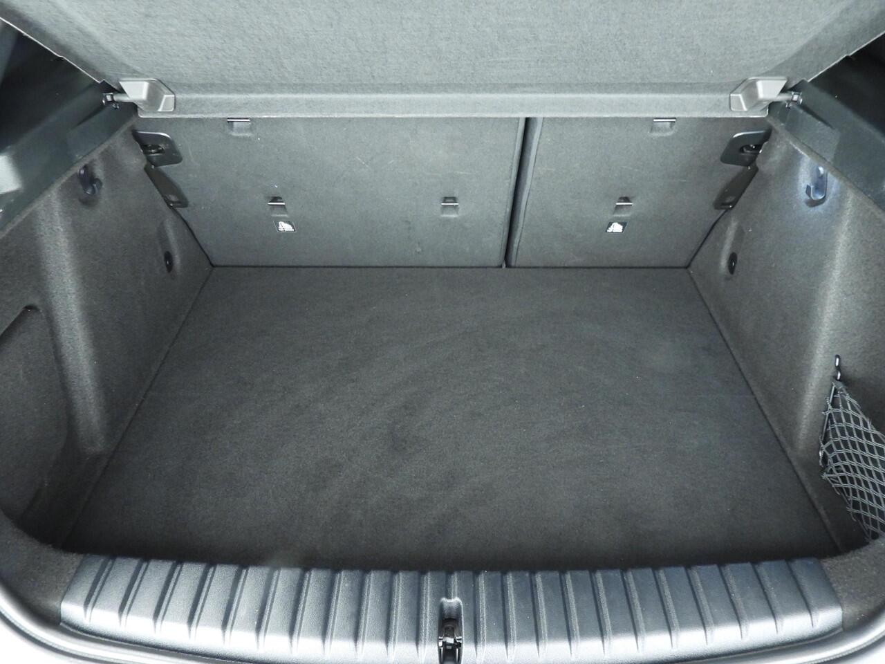 BMW 1-SERIE 5-deurs 118i | M-Sportpakket | LED | Leder | Navigatie | Schuifdak | Trekhaak | Sportstoelen | DAB | Hifi speakers | Alu 17 inch