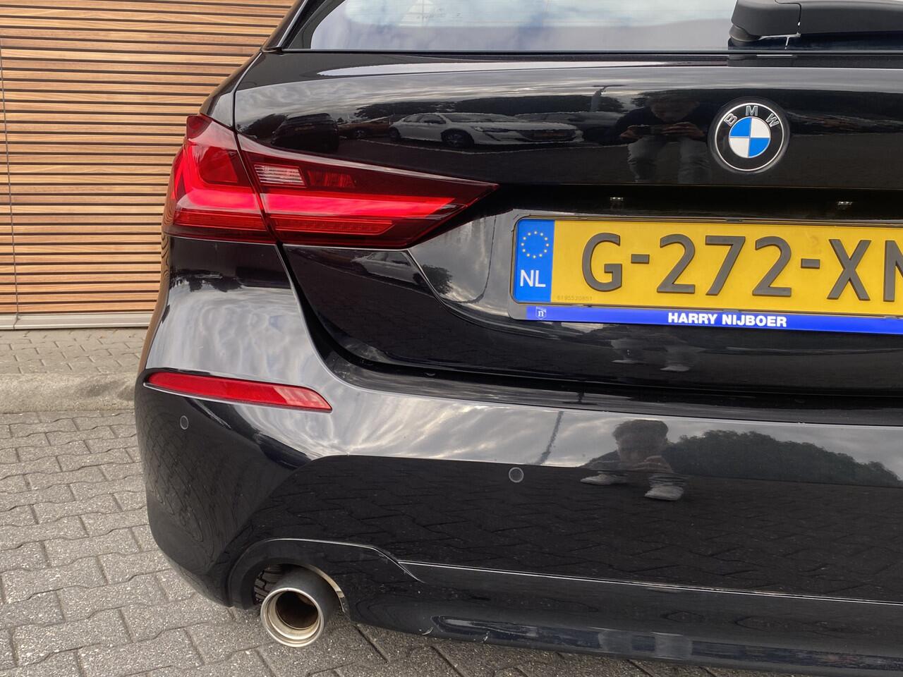 BMW 1-SERIE 118i Executive Edition Lm velgen / Navigatie / Carplay