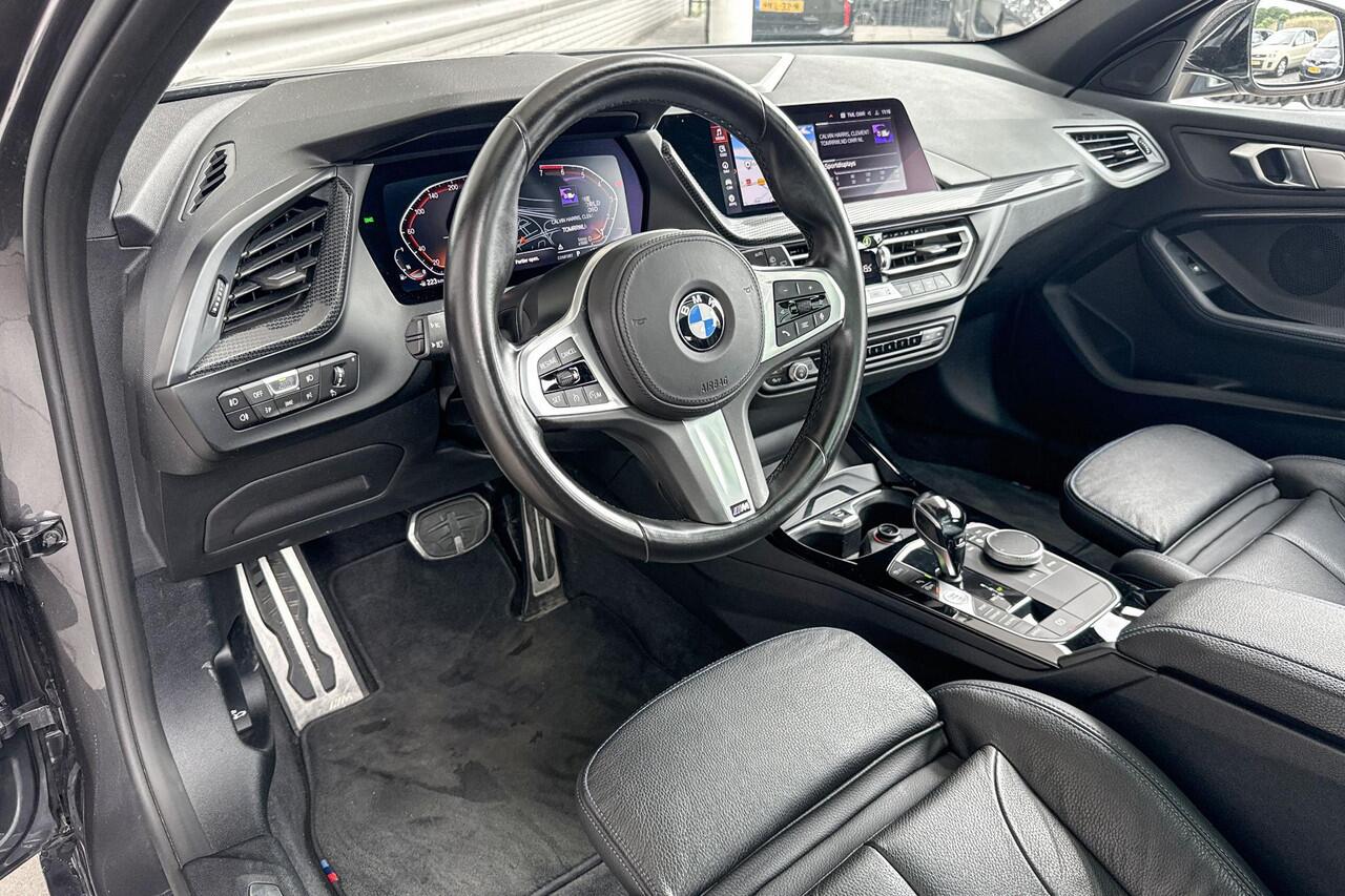 BMW 1-SERIE 118i High Executive / M Sport / Glazen panoramadak