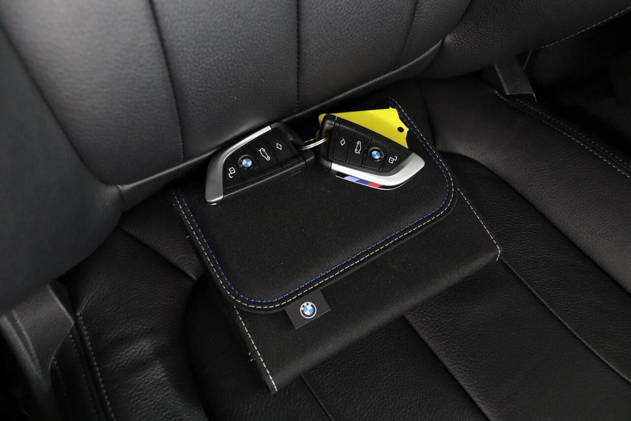 BMW 1-SERIE 118i Executive | Individual kleur | Panoramadak