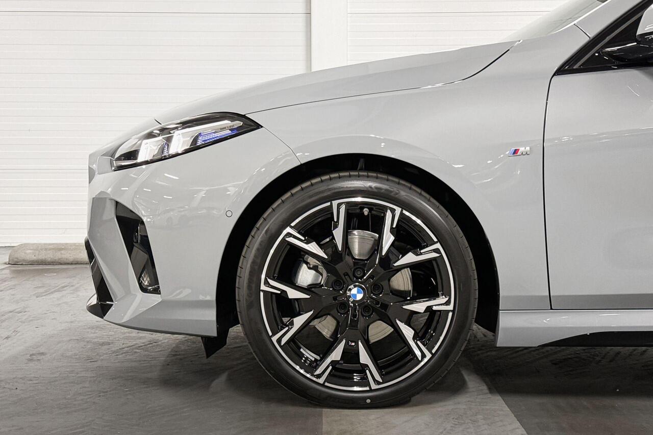 BMW 1-SERIE 120 | M-Sport | Premium Pack | Driving Assistant | Harman/Kardon | Panoramadak | Comfort Access | Selections