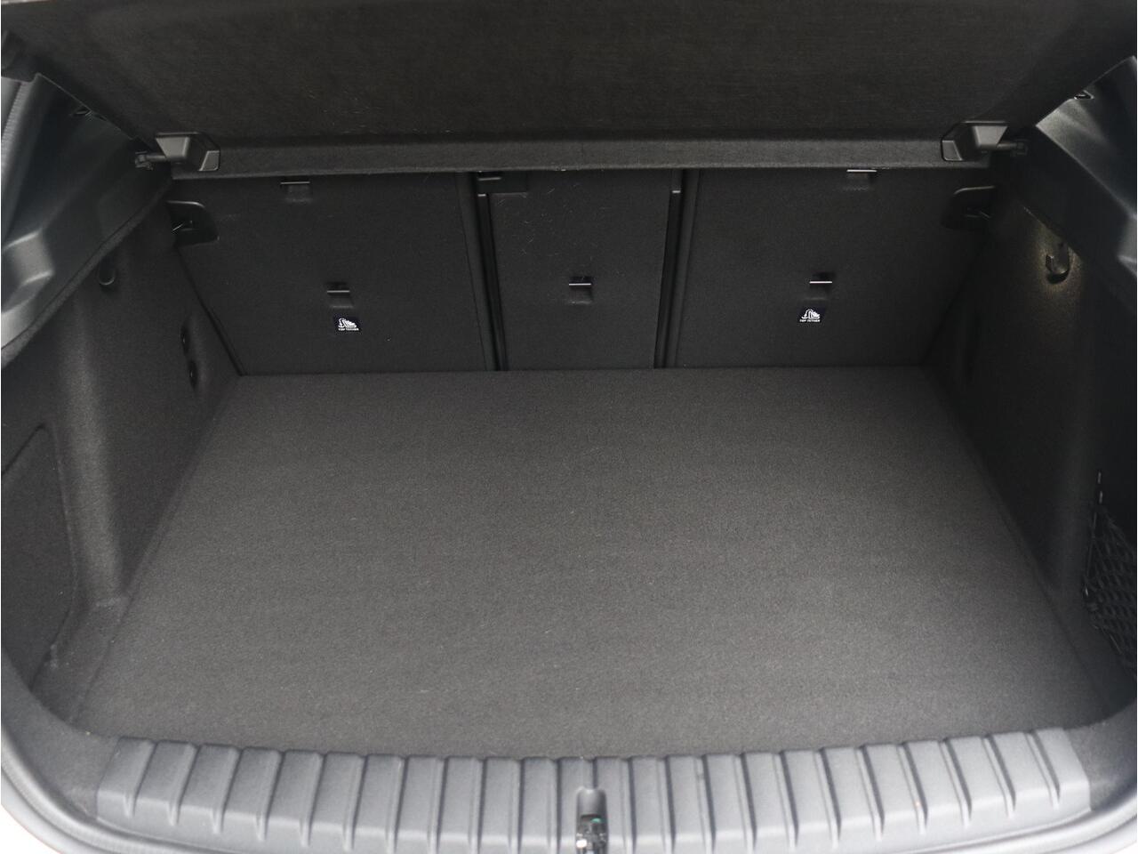 BMW 1-SERIE 5-deurs 120 | M Sportpakket Pro | Panodak | Harman Kardon | Getint Glas | Comfort Access | Driving Assistant Plus | Elektr. Achterklep | 19'' LMV