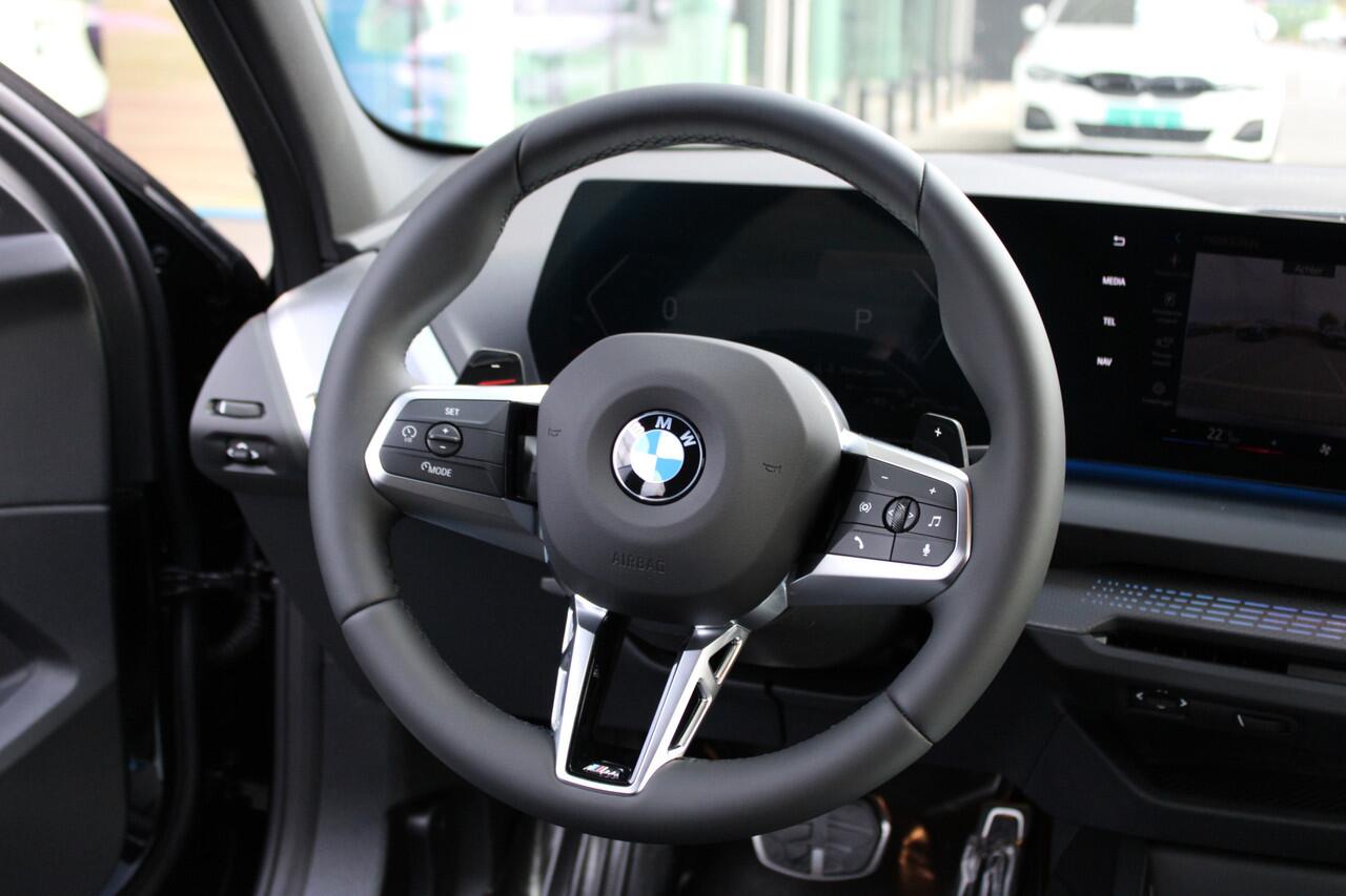 BMW 1-SERIE 120 M Sport Automaat / Sportstoelen / Achteruitrijcamera / M Adaptief onderstel / Comfort Access / Adaptieve LED / Stoelverwarming