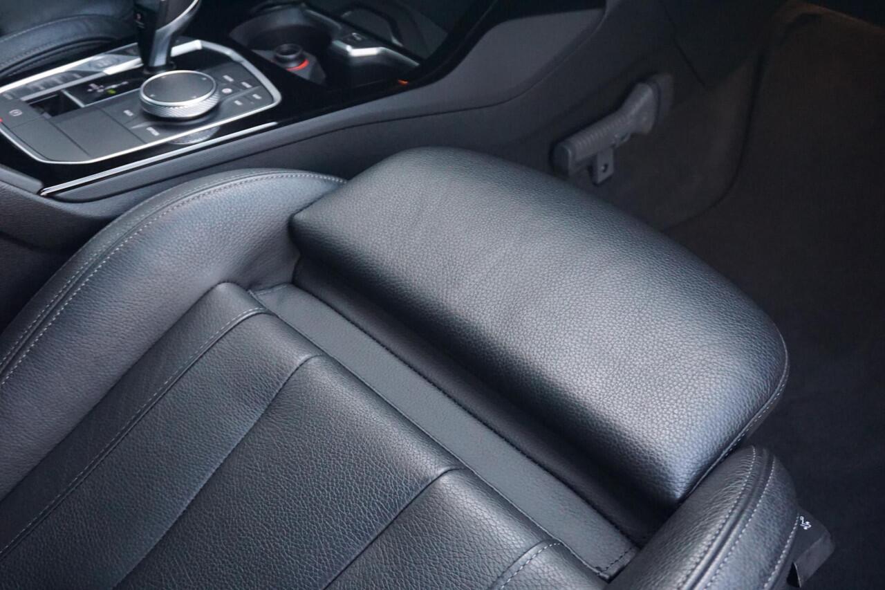 BMW 1-SERIE 118i High Executive M Sportpakket | Glazen panoramadak | Stoelverwarming | Leder Dakota Schwarz | Hi-Fi | M Sportstoelen