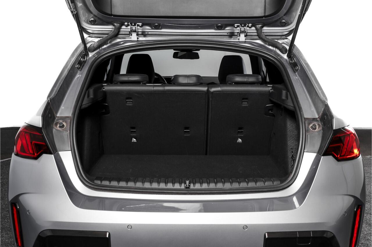 BMW 1-SERIE 120 M Sport | Dig. Cockpit | Adapt. Cruise | Stoelverw. | Leder | PDC | Camera | NAV + App. Connect | ECC | DAB | LM 18" | 0975